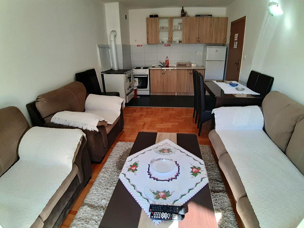 Apartments Jovana Zabljak  Luaran gambar